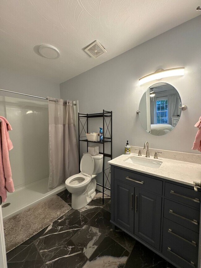 Building Photo - 3 Bedroom 3 Bathroom - Short Term Lease