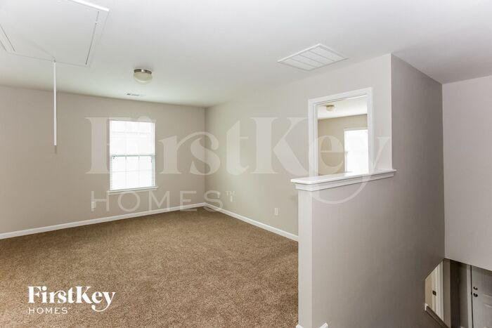 Building Photo - 5931 Sanders Farm Ln