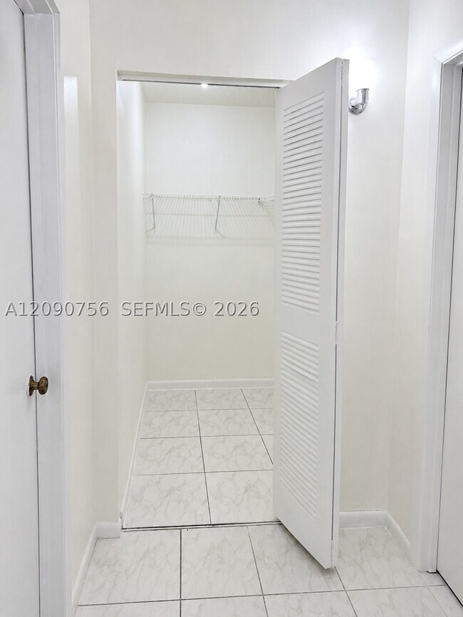 Building Photo - 13020 SW 92nd Ave