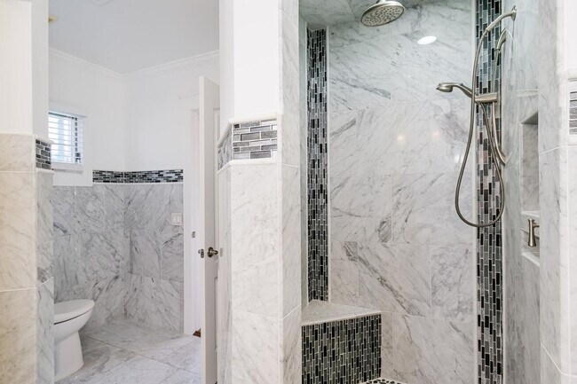 Building Photo - 5328 E Pinchot Ave