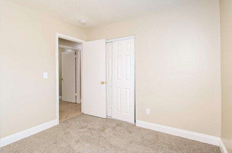 Building Photo - 4433 Bollenbacher Ave