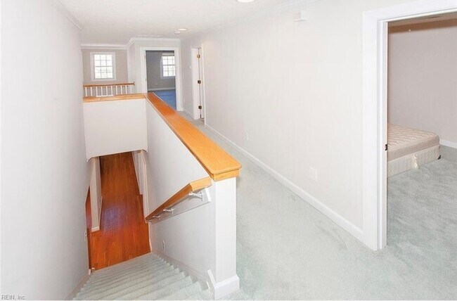 Building Photo - Port Warwick Luxury attached Home