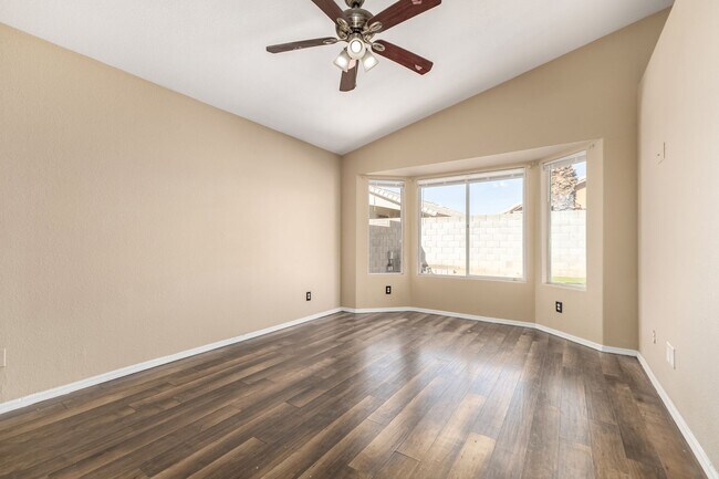 Building Photo - Charming 4-Bedroom Peoria Home with Private Pool – Great Location!
