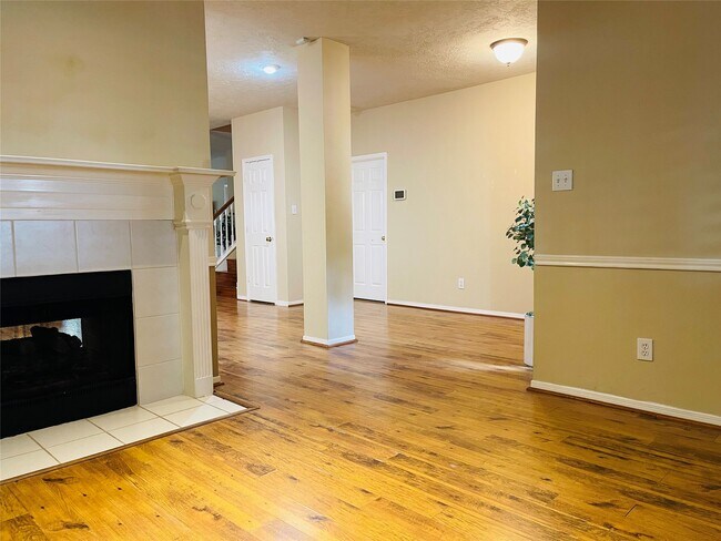 Building Photo - 21619 San Marino Dr