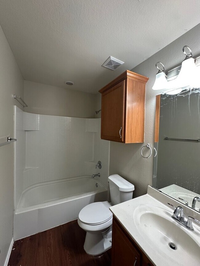Building Photo - **Available 6/6/25**