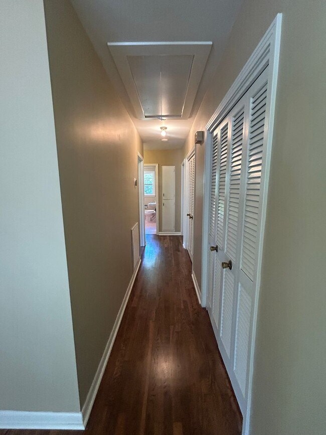 Building Photo - 104 Galaxie Pl