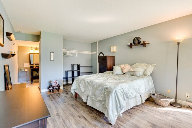 Building Photo - 801 Kalpati Cir