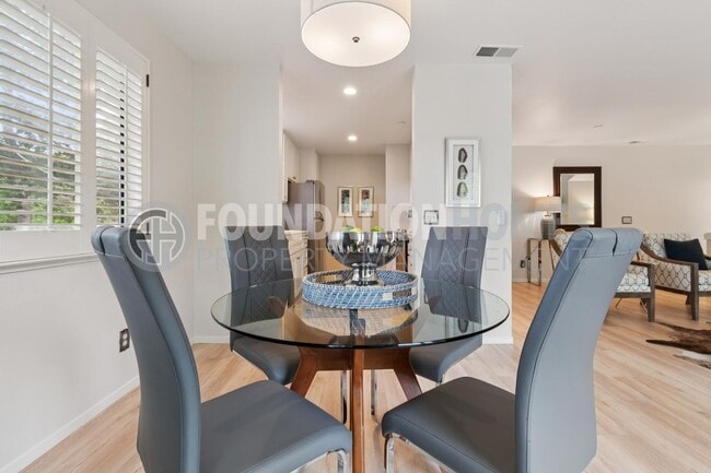 Building Photo - Tranquil Corte Madera Townhouse! DECK! 2 C...