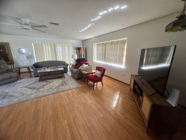 Building Photo - 19 Windy Point Rd