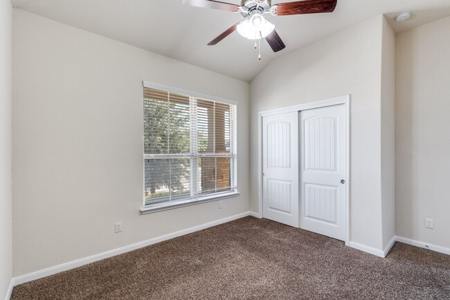 Building Photo - Nice 3-Bedroom 2-Bathroom Home in Highland...