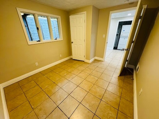 Building Photo - 363 Mansion Ave