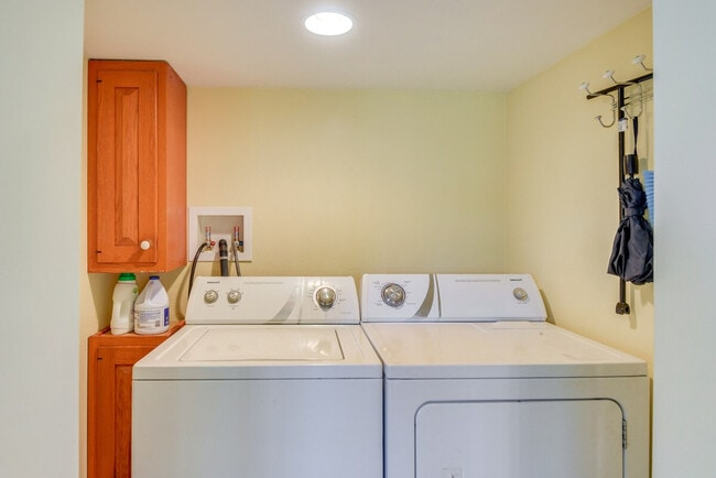 Building Photo - 8 Tropical Dr