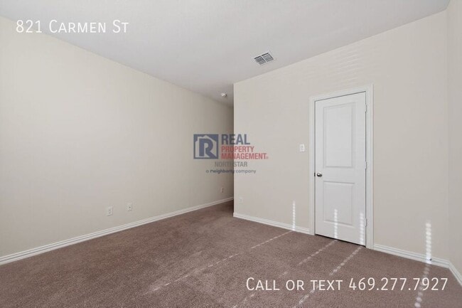 Building Photo - 821 Carmen St