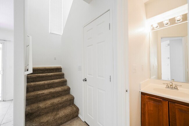 Building Photo - 3 Bedroom, 2.5 Bath Two-Story Home Located In The Charming Southwest Area!