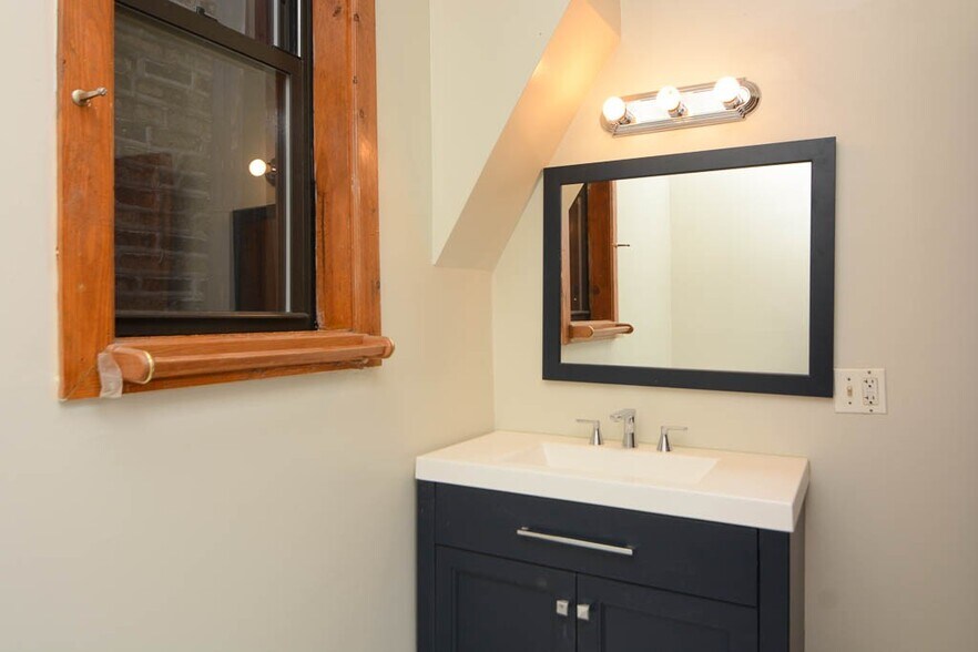 Building Photo - 2825 N Milwaukee Ave