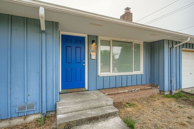 Building Photo - Charming, Recently Updated 3 Bed West Seat...