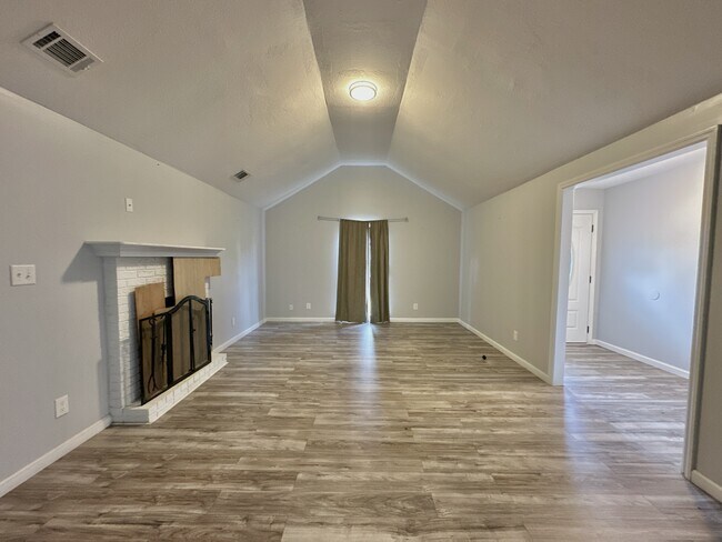 Building Photo - 1111 Timberline Dr