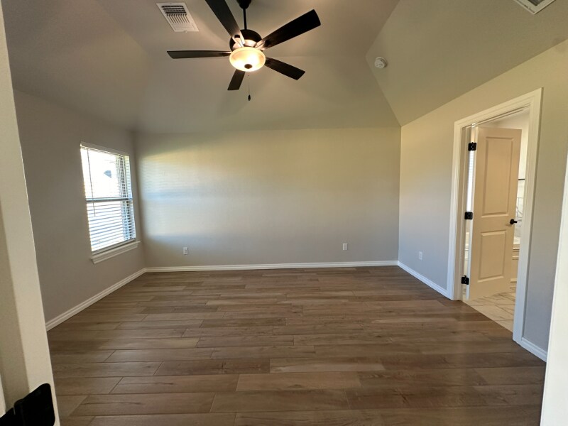 Building Photo - 1621 NE 33rd St