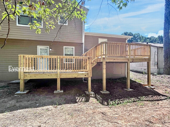 Building Photo - 2083 Phillips Rd