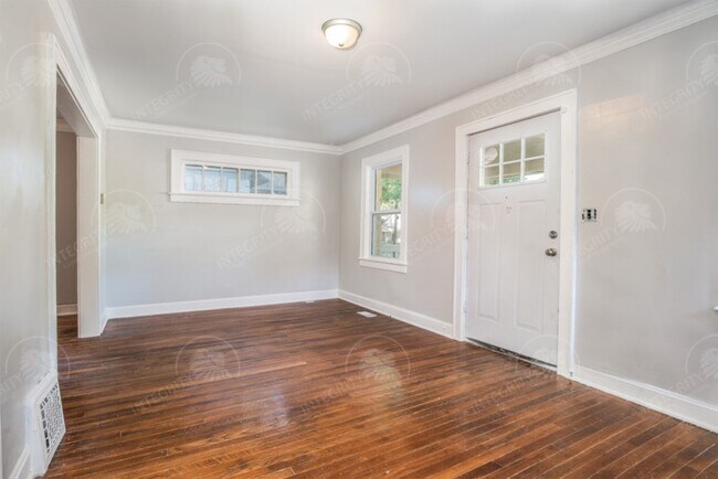 Building Photo - 5517 Woodland Ave