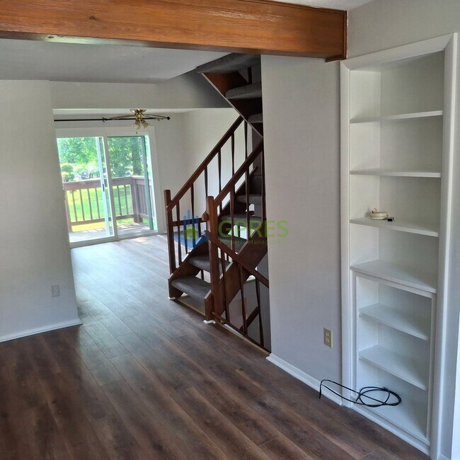 Building Photo - 111 Lebeouf Dr