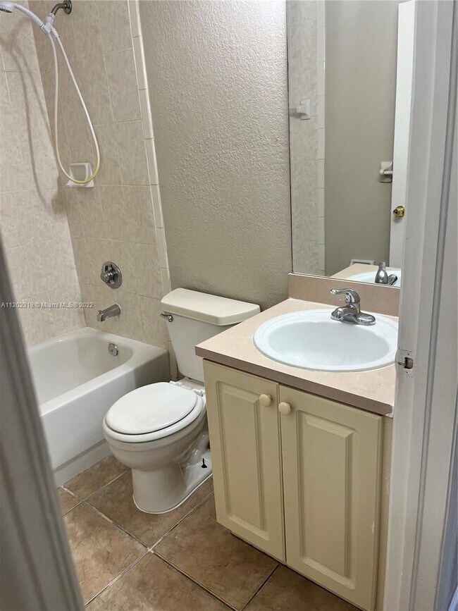 Building Photo - 222 SW 6th Ave