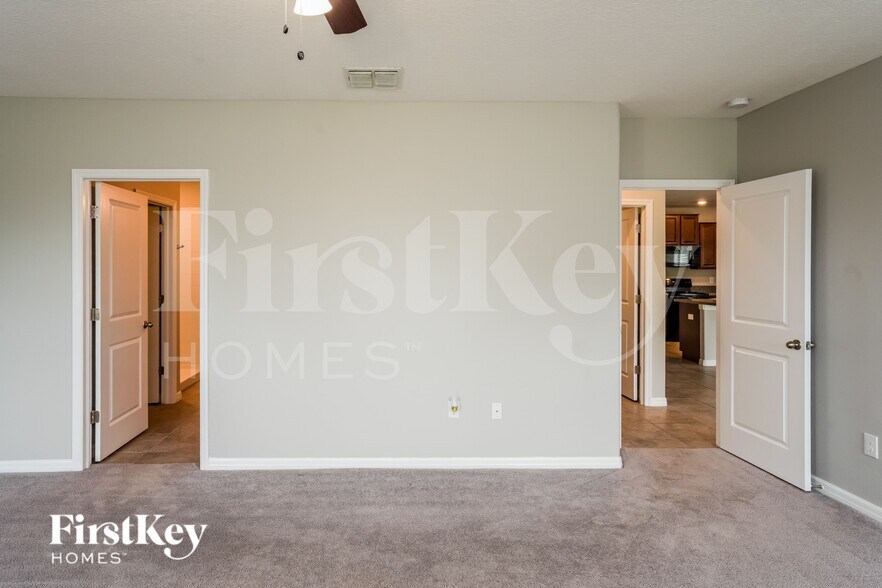 Building Photo - 9627 Sage Creek Dr