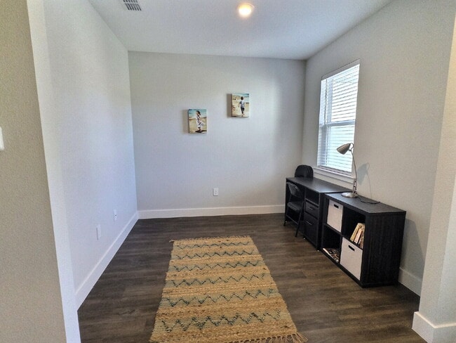 Building Photo - Great turn key rental in North Port!