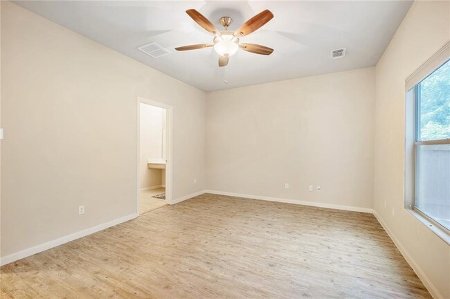Building Photo - 2205 Independence Dr