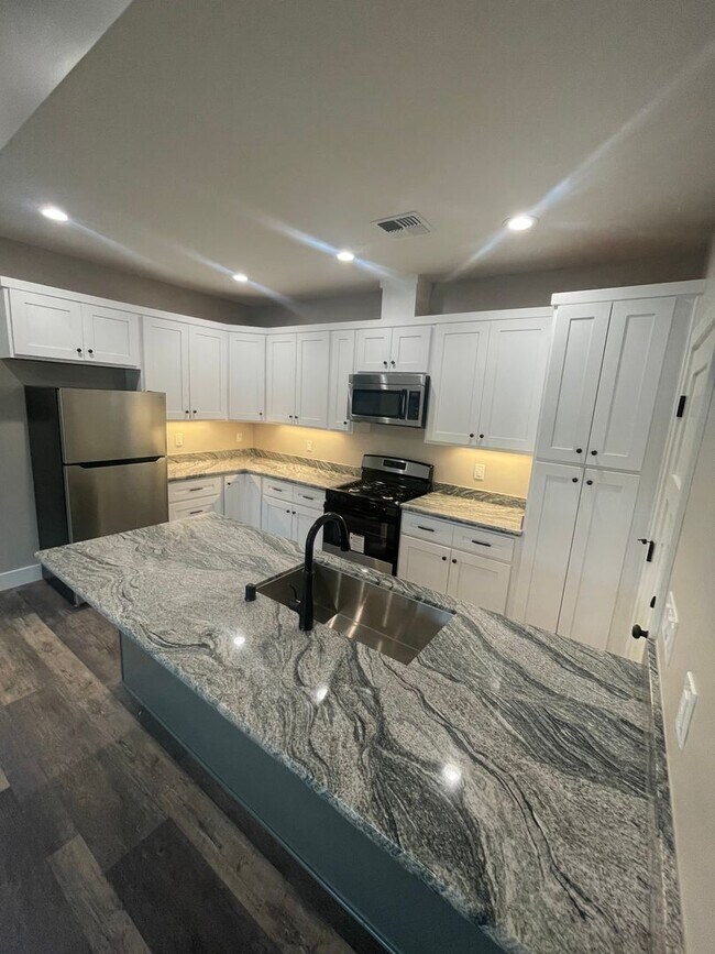 Building Photo - 2 Bedroom, 2 Bathroom ADU