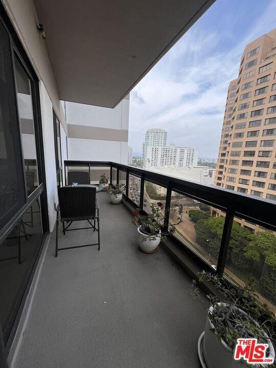 Building Photo - 10445 Wilshire Blvd