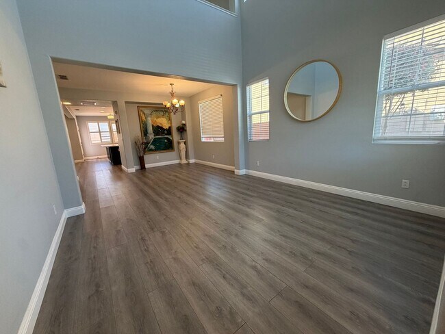 Building Photo - AVAILABLE NOW! LEASE TODAY! 4 Bedroom 3 Bath Elk Grove Home with Bonus Room!