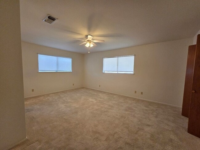 Building Photo - 704 Arrow Ln