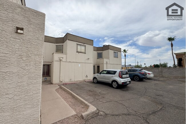 Building Photo - 1765 E Pepper Cir