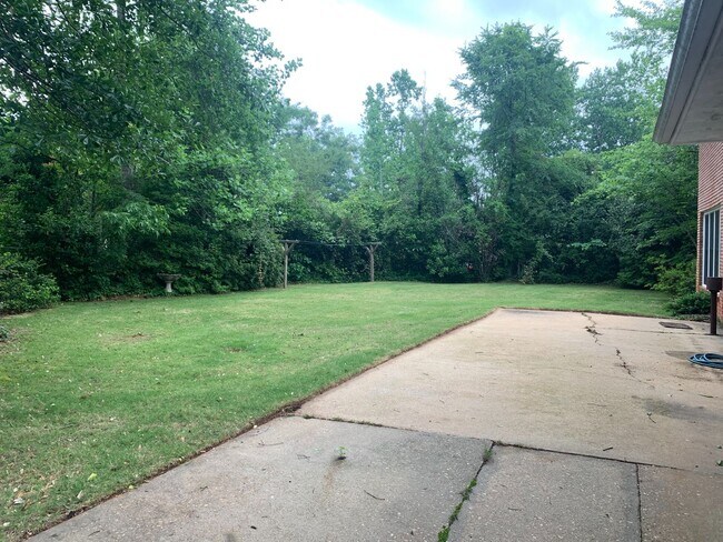 Building Photo - Charming 4B/3.5B Home!