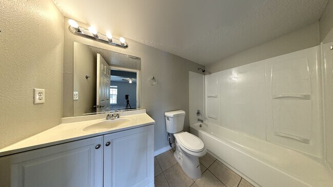 Building Photo - 425 F St