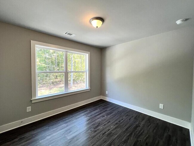 Building Photo - 112 McAllister Rd SE