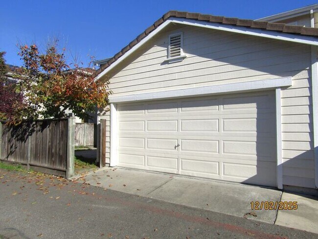 Building Photo - Beautiful 4 Bed 3 Bath Single Family Home in Santa Rosa- $3,250 per month!