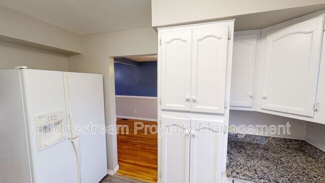 Building Photo - 1700 Dutchess Ave
