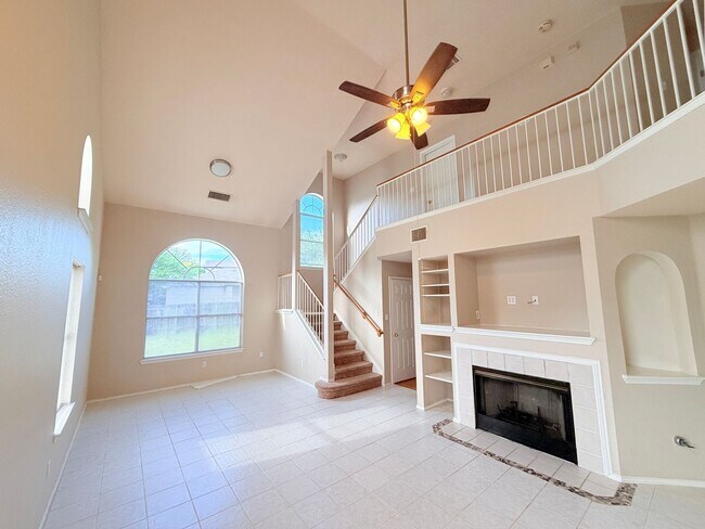 Building Photo - 3 BEDROOMS + AN OFFICE, 3 FULL BATHROOMS -  LIGHT AND BRIGHT INSIDE