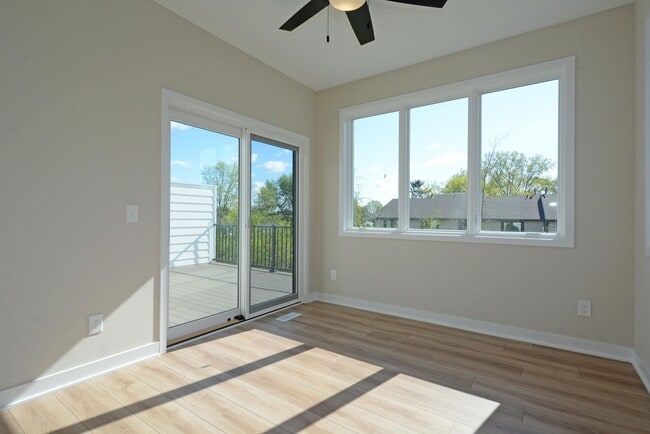 Building Photo - New Construction Townhouse Available Now in Roseville!