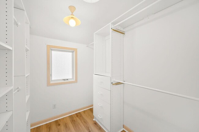 Building Photo - 525 Forest St