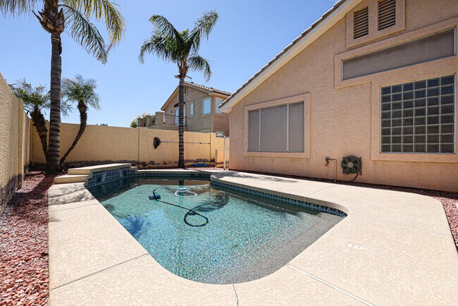 Building Photo - 4bed with pool