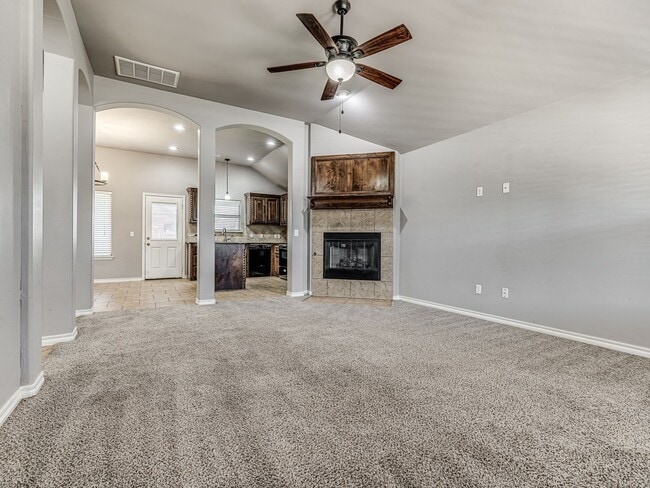 Building Photo - 3 Bed 2 Bath - Deer Creek Schools!