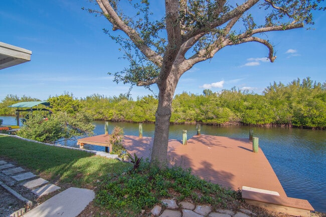 Building Photo - 922 Jackson Way