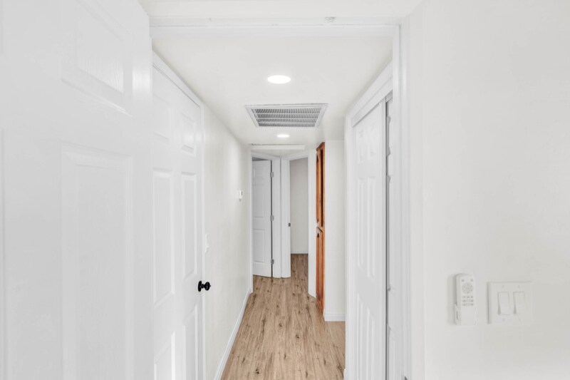 Building Photo - 526 Olive St