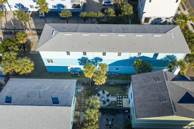 Building Photo - 183 11th Ave N