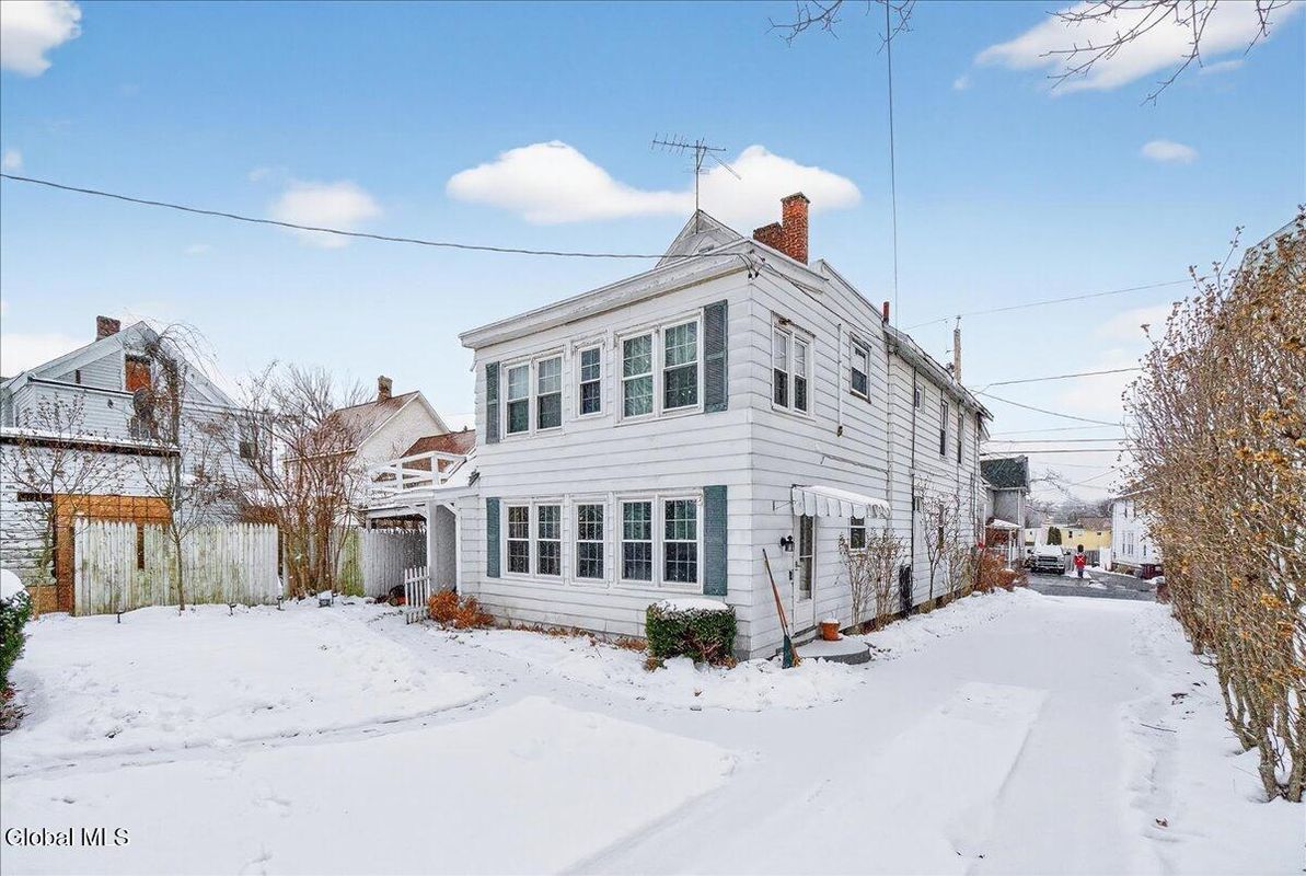 Building Photo - 415 Broadway