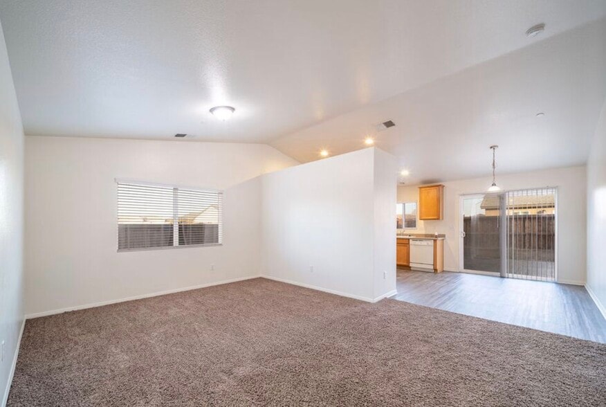 Building Photo - 1036 Playa del Norte