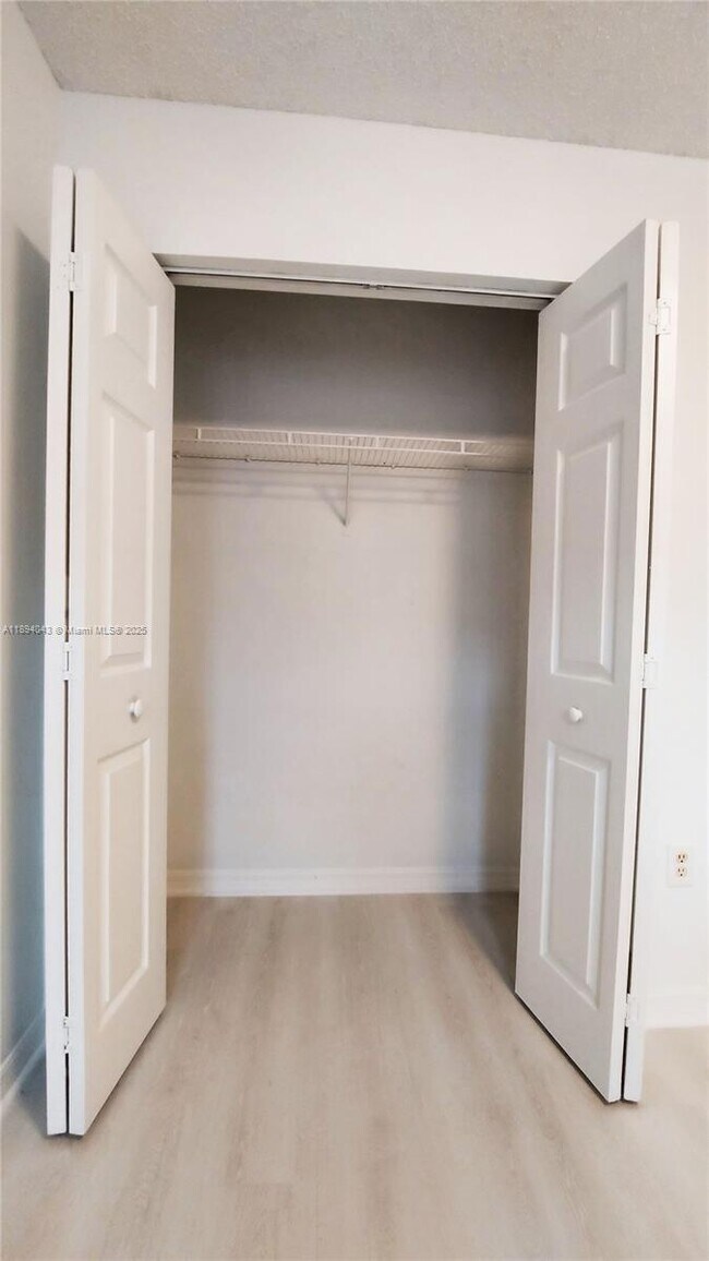 Building Photo - 2457 Centergate Dr